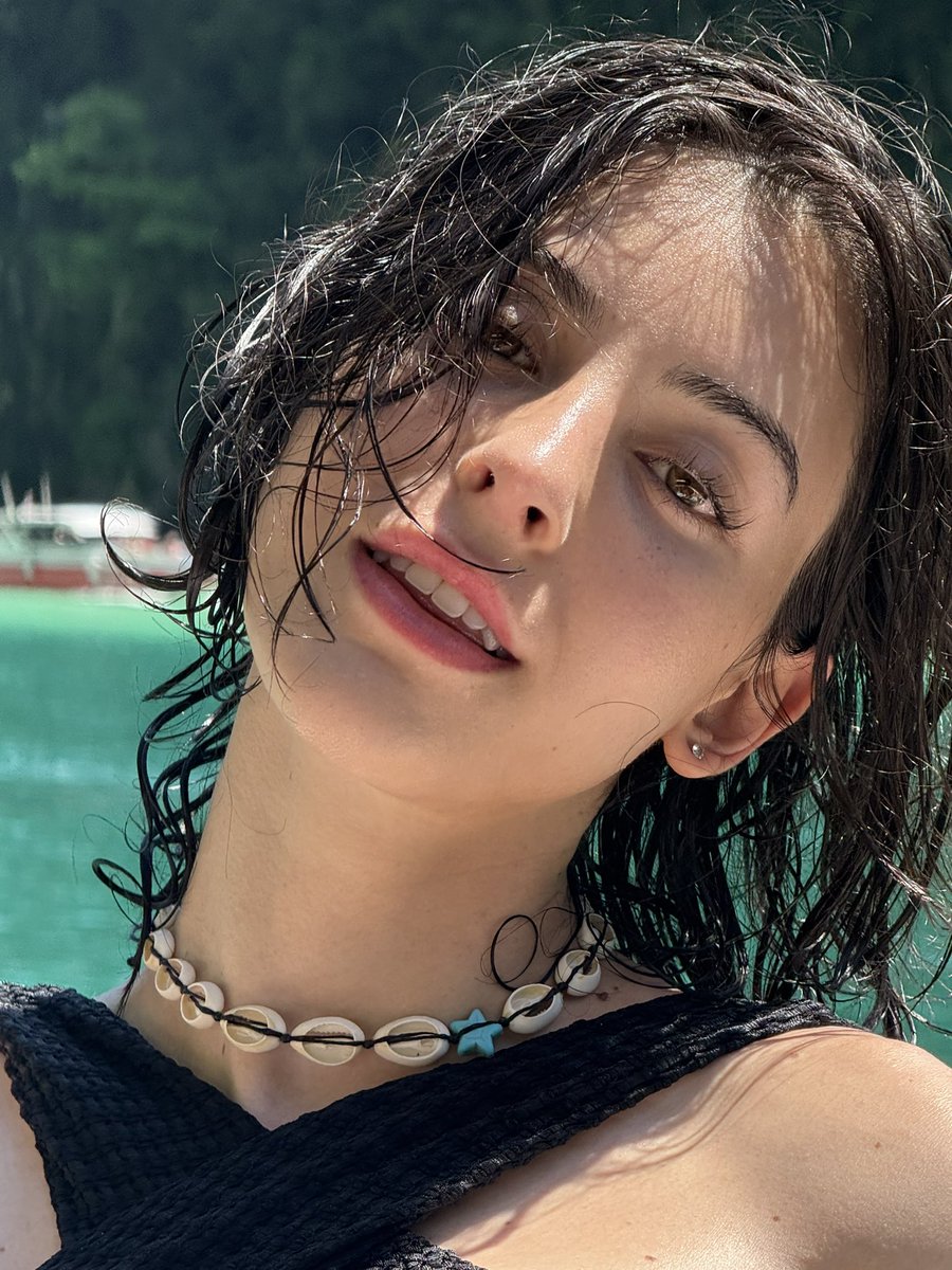 bellalonguinho's tweet image. thank god I transitioned 🙏