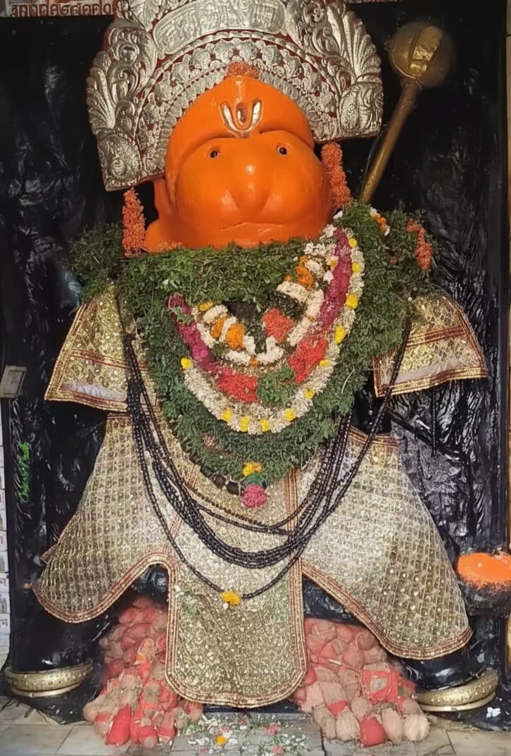 🙏 जय श्री राम 🙏
🌹दिन की शुरुआत प्रभु दर्शन से🌹
श्री जगन्नाथ पुरी मंदिर के दक्षिण द्वार स्थित कनापाटा हनुमान मंदिर/ शब्द भेदी हनुमान मंदिर, पुरी , उड़ीसा में विराजमान श्री हनुमान जी महाराज के दिव्य दर्शन। श्री सीतारामजी महाराज सबका कल्याण करे।
🙏सुप्रभात🙏