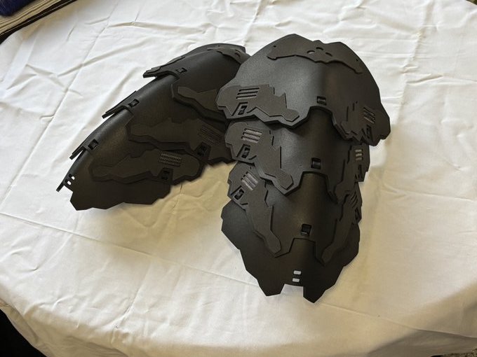 告知　#デザフェス62　に出展します！
スペースはK233&amp;K234の両日です！
#デザフェス62お品書き　を順次上げ中！

「ショルダーアーマー」
汎用性高い甲盾。腰とかにもつかえます！

#デザインフェスタ 
#デザフェスリポスト 
タグつけてますので辿れます。
↓ #MAGicK