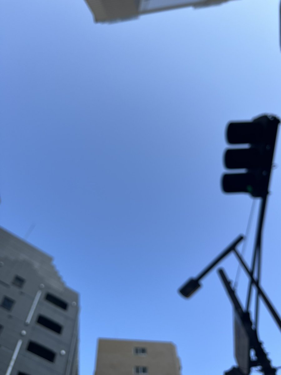 soeicreative's tweet image. おはようございます。
大阪中津は快晴で気持ちのいいお天気です。
週末もこの好天は続くようです。
きんようび、あと少し、がんばって乗り切ります！
#企業公式が毎朝地元の天気を言い合う
#イマソラ