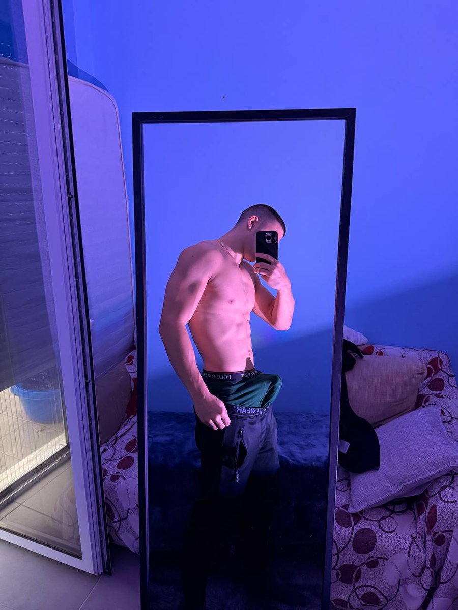 JensonSnow's tweet image. Comment ‘hi’ if you’re 🏳️‍🌈