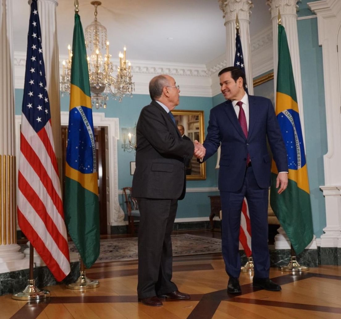 Em reunião de trabalho de 50 minutos no Departamento de Estado com o Secretário Marco Rubio, o Ministro Mauro Vieira tratou do avanço nas discussões bilaterais em seguimento ao encontro dos Presidentes Lula e Trump, na Malásia.