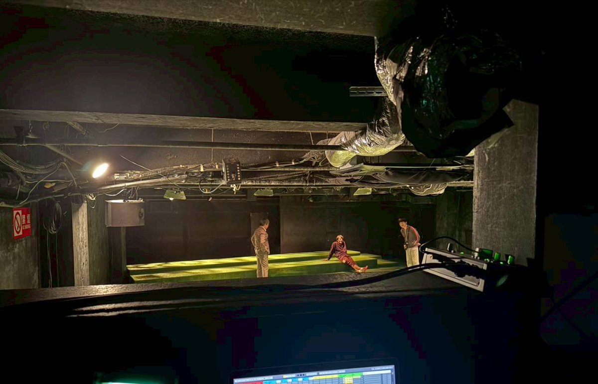 ひるちゃらﾀﾞｼ🌈まだまだ配信買えるよ〜🏖️買ってから3週間見れるんだって（公演前や公演中に買った人は公演終了から3週間見れるよ）🚃見逃したなーて人🪐忙しかったなーて人🐠お金が余っているなーて人💵みんな買おうぜ🎂写真は音響ブースからのおじさん達🎸

配信チケット
premier.twitcasting.tv/ahirunanchara/…