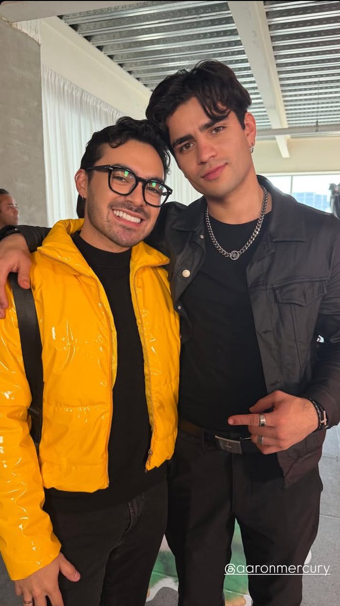 AAAAAAAAAAHHHH FOTO QUE NO SABIA QUE NECESITABA 🥹 
MI FAV CON MI OTRO FAV  <a href="/_DennisArana/">Dennis Arana</a> <a href="/ArnMercurio/">Aaron Mercury</a>