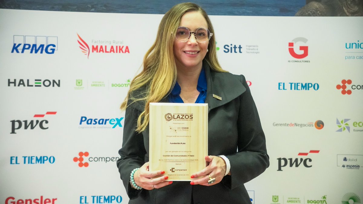 FundacionPlan's tweet image. Nuestro proyecto EmpoderArte por la Paz ha transformado vidas en 6 municipios, fortaleciendo liderazgos y construyendo paz con más de 30 mil niñas, niños y jóvenes 👧👦💙

#EmpoderArtePorLaPaz #PremiosBritCham #ConstruyendoPaz