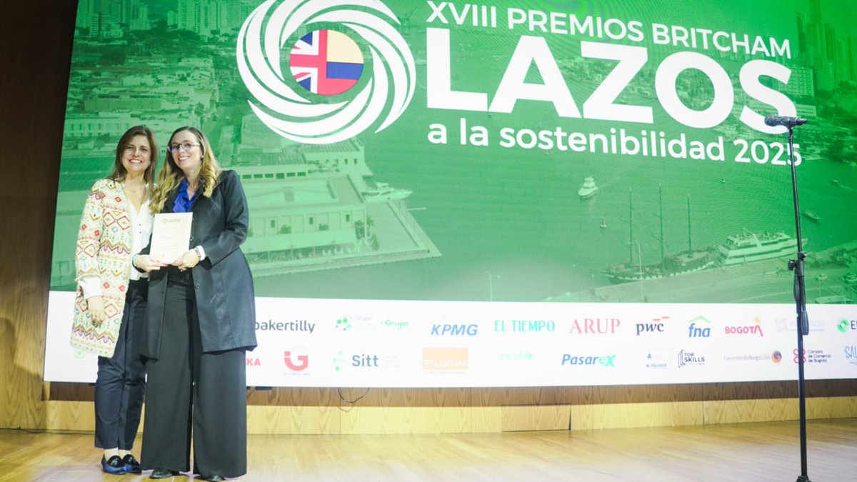 FundacionPlan's tweet image. Nuestro proyecto EmpoderArte por la Paz ha transformado vidas en 6 municipios, fortaleciendo liderazgos y construyendo paz con más de 30 mil niñas, niños y jóvenes 👧👦💙

#EmpoderArtePorLaPaz #PremiosBritCham #ConstruyendoPaz