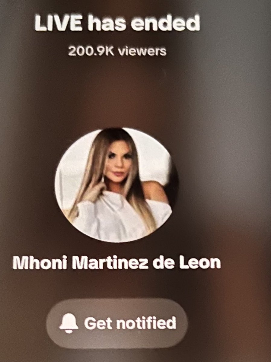 __Chikafdm__'s tweet image. Muchas felicidades Mhoni. Terminas tu Live en TikTok con más de 1.2 Millònes de likes y mas de 200 mil espectadores 👏🏻👏🏻👏🏻👏🏻@mhonividente #Horoscopos y #PreguntaleaMhoni feliz tarde de Jueves. @ClubMhoniFan