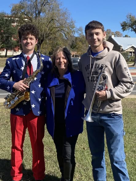 CarsonForTexas's tweet image. Honoring our veterans in Groveton, as we dedicated the new Memorial Garden. Moments like this are why we love rural East Texas.🇺🇸

Huge thanks to the Groveton Community Association, President Monica Ballinger!

#VeteransDay #HD9 #CarsonforTexas #txlege #yourvoiceourtexas