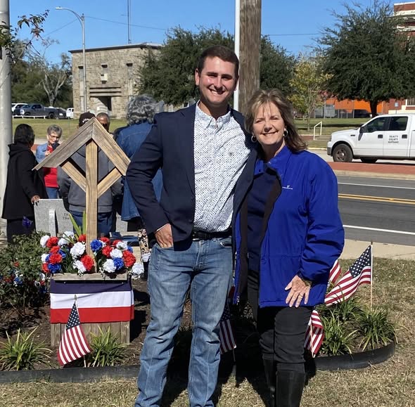 CarsonForTexas's tweet image. Honoring our veterans in Groveton, as we dedicated the new Memorial Garden. Moments like this are why we love rural East Texas.🇺🇸

Huge thanks to the Groveton Community Association, President Monica Ballinger!

#VeteransDay #HD9 #CarsonforTexas #txlege #yourvoiceourtexas