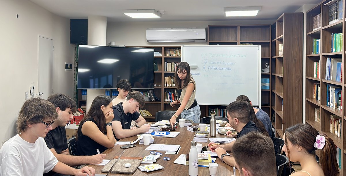 Liberal Youth Summit en Rosario

Hoy nos reunimos con estudiantes de ciencia política y relaciones internacionales de la <a href="/ubeduar/">Universidad de Belgrano</a> con el equipo de los <a href="/jovenesFL/">Grupo Joven Fundación Libertad</a> para preparar el evento del próximo sábado e intercambiar sobre los desafíos y las oportunidades del liderazgo
