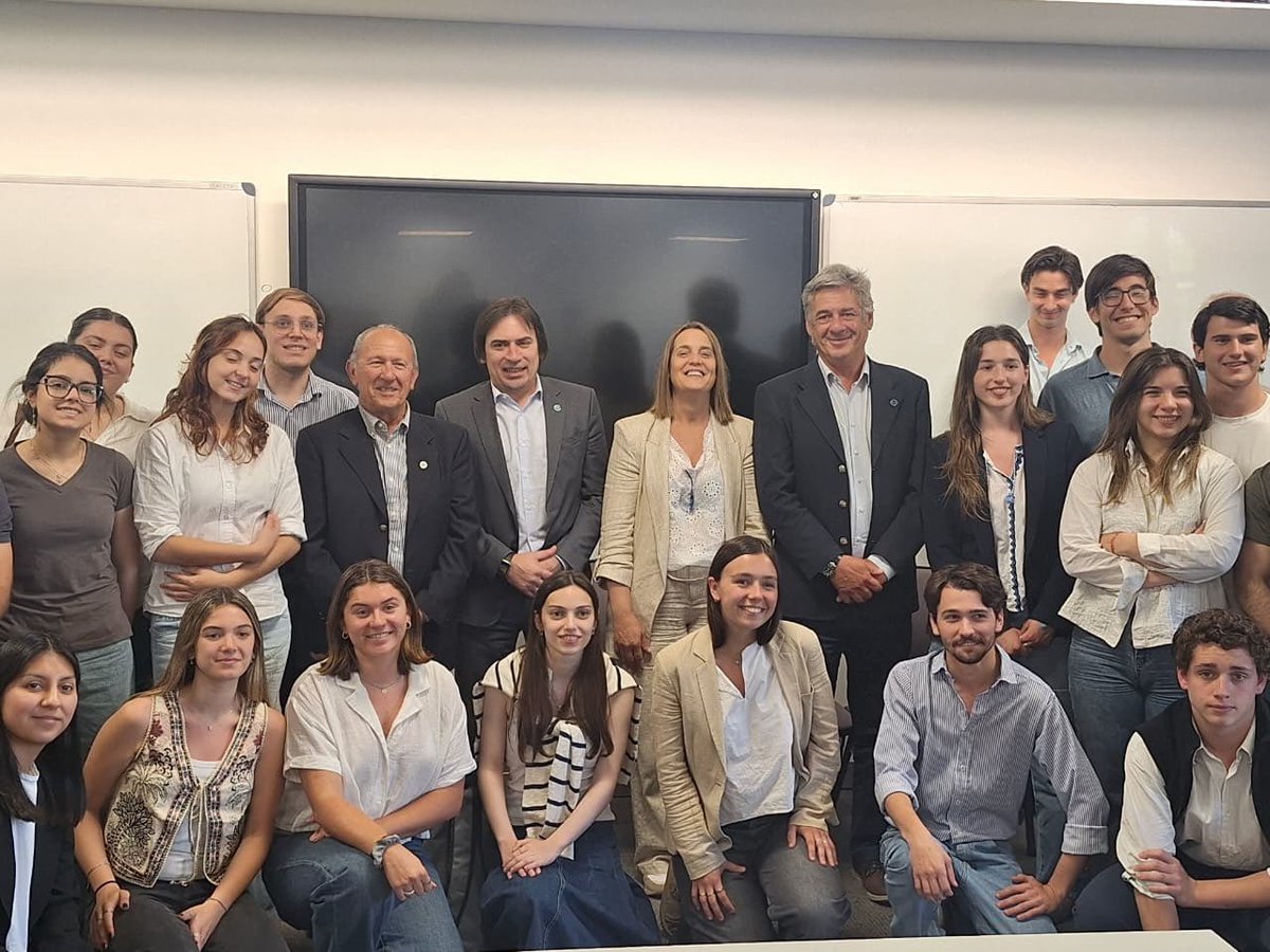 El Presidente <a href="/lucasmagnano/">Lucas Magnano</a>, junto a entidades del agro, participó de la jornada “La Mesa de Enlace como actor de articulación agro-política: historia, desafíos y futuro” en la <a href="/UCA_Oficial/">UNIVERSIDAD CATÓLICA ARGENTINA (UCA)</a>. La misma, estuvo enfocada en el rol institucional y político de la Comisión de Entidades