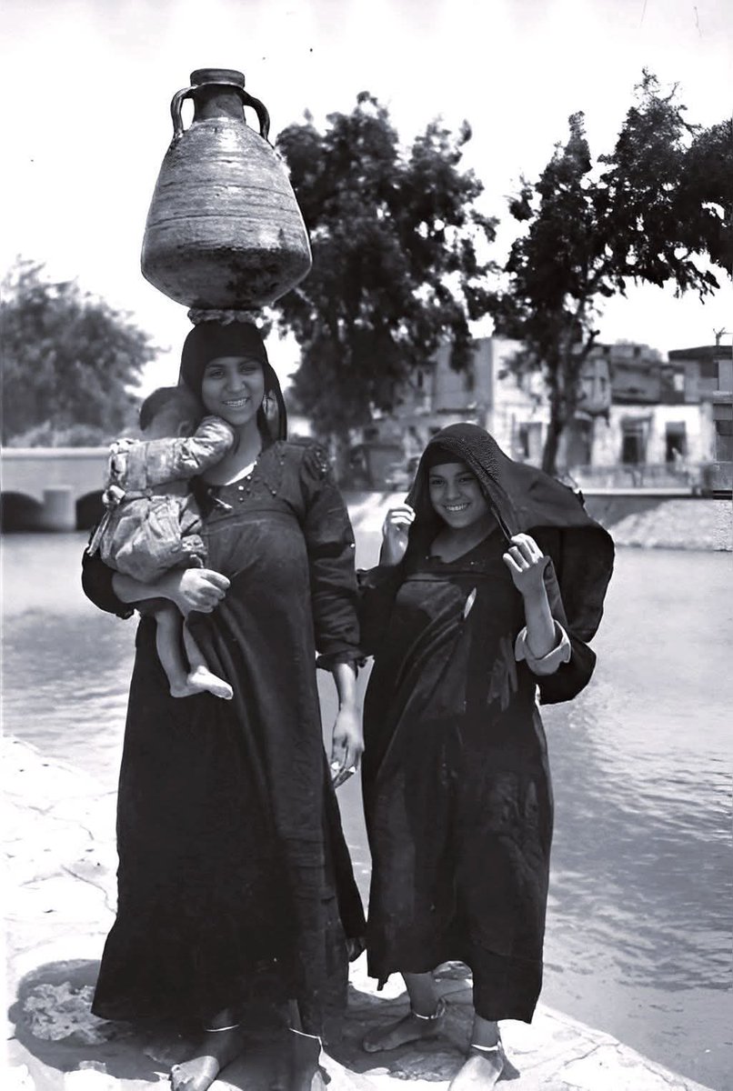عائلة صغيرة في الريف المصري سنة 1937 ♥️🇪🇬