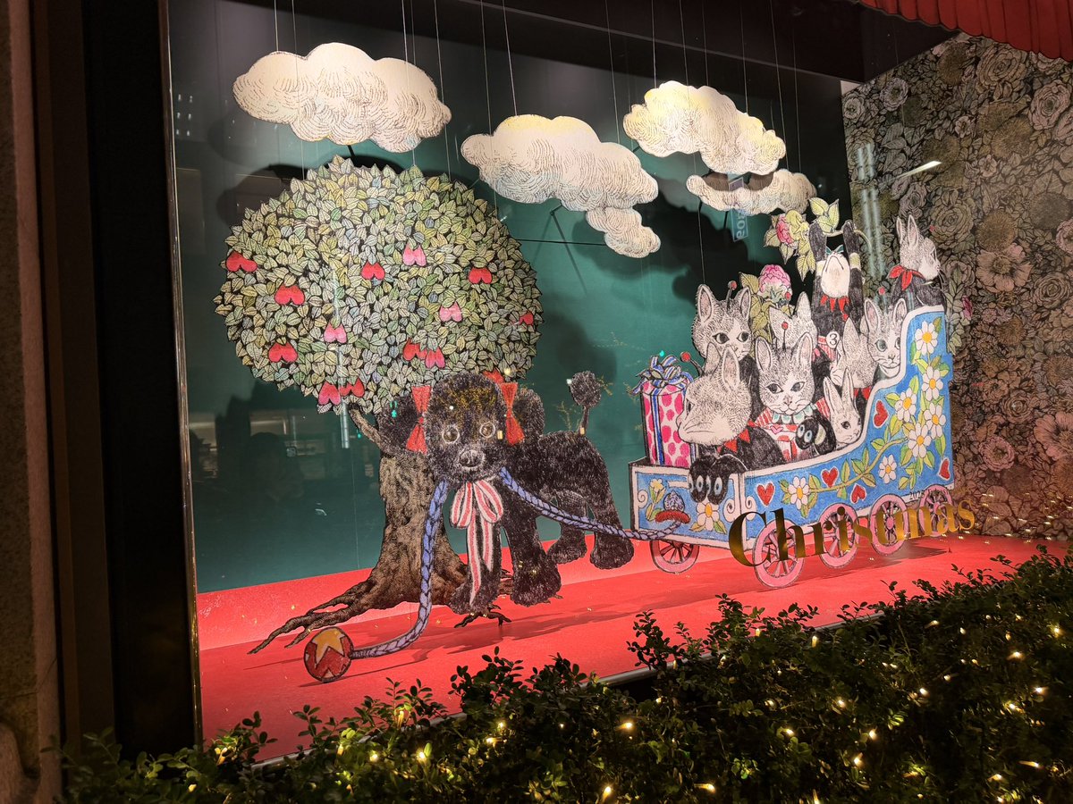 nekonoboris's tweet image. 日本橋髙島屋
ショーウィンドウに黒猫のムスタくんやウリちゃんたちが並んでます。
お近く通ったらみてほしいです