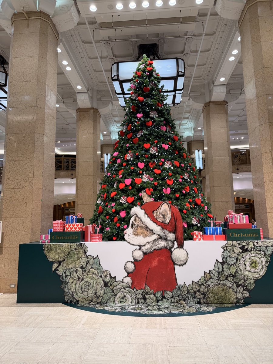 nekonoboris's tweet image. 日本橋髙島屋
ショーウィンドウに黒猫のムスタくんやウリちゃんたちが並んでます。
お近く通ったらみてほしいです