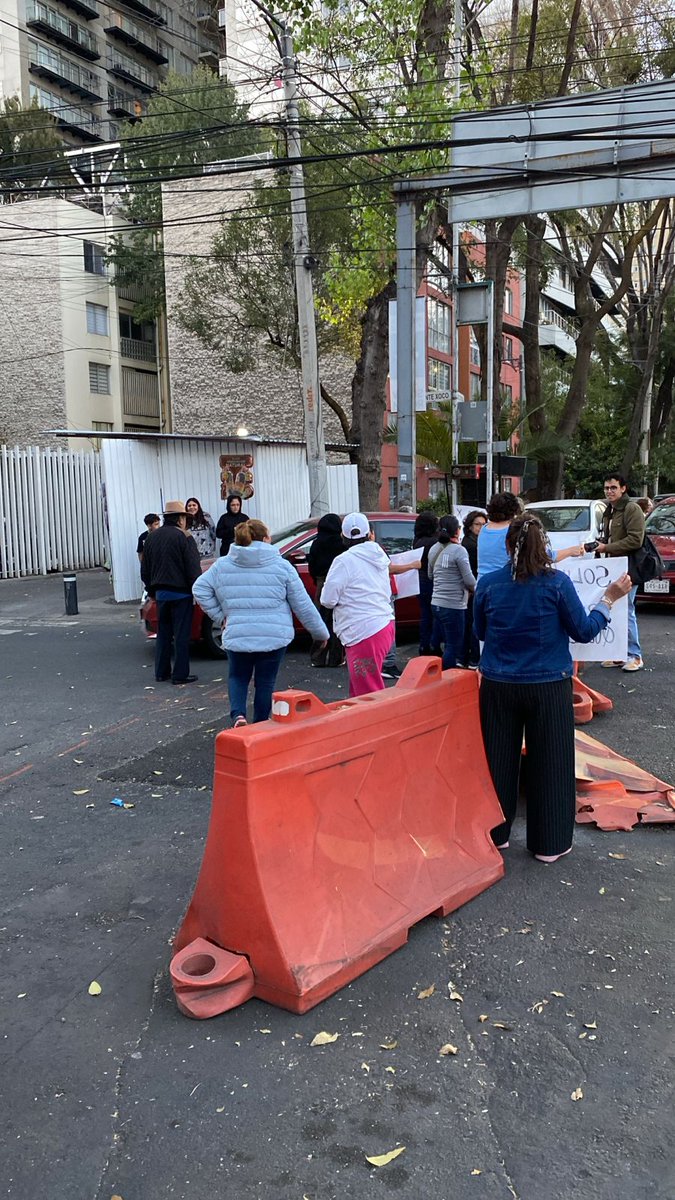 PueblodeXoco's tweet image. Hace 1 semana que @SEGIAGUA nos suspendió el suministro de agua potable, luego anunció que el pozo de Mítikah volvería a suministrar agua el martes 11 de nov 2025, es jueves 13 y seguimos sin agua. @ClaraBrugadaM @LuisMendozaBJ