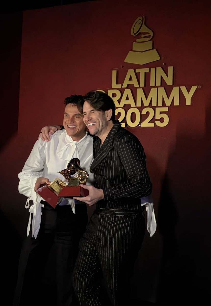 POR LA MÚSICA VALLENATA REAL…. LA QUE ES DE VERDAD 🙏❤️

“EL ÚLTIMO BAILE” 

LATÍN GRAMMY 2025 

TE AMO COMPADRE <a href="/SilvestreFDC/">SILVESTRE DANGOND</a> 

👇👇👇👇