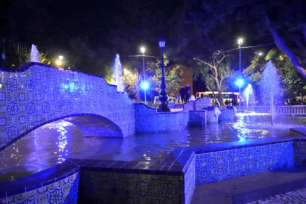 Servicios_Pub's tweet image. ¡El color volvió a brillar! ✨

En el corazón del #PaseoDeSanFrancisco, la Fuente ⛲ de los #Azulejos luce renovada con iluminación y mantenimiento total.

¡Un rincón que ahora brilla como Puebla! 💎

#PueblaBrilla ✨ 
#LaCapitalImparable 🪽