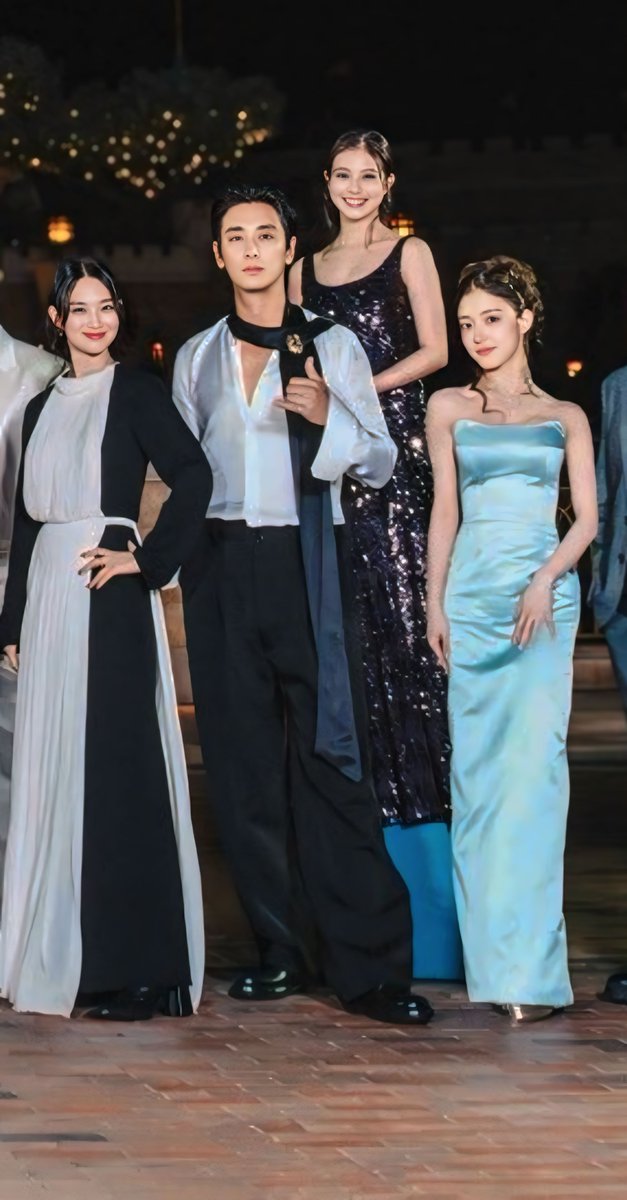 Caramello771's tweet photo. My Royal 'Family' Navier-Sovieshu-Rashta ✨️
#이세영 #LeeSeYoung
#ShinMinAh #JuJiHoon #LeeJongSuk
#TheRemarriedEmpress
#재혼황후
#再婚承認を要求します
#rashta #라스타 https://t.co/rlnxgYWtVb