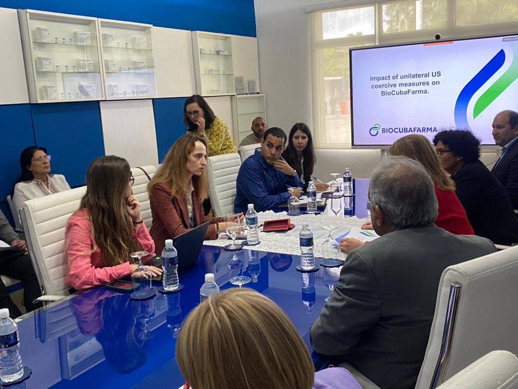 📍🔬Directivos y científicos de BioCubaFarma, el Instituto Finlay de Vacunas, el Centro de Neurociencias y Laboratorios MedSol explicaron a la Relatora Especial, Sra. Alena Douhan, el estrangulamiento deliberado que sufre el sector de la ciencia como consecuencia del bloqueo