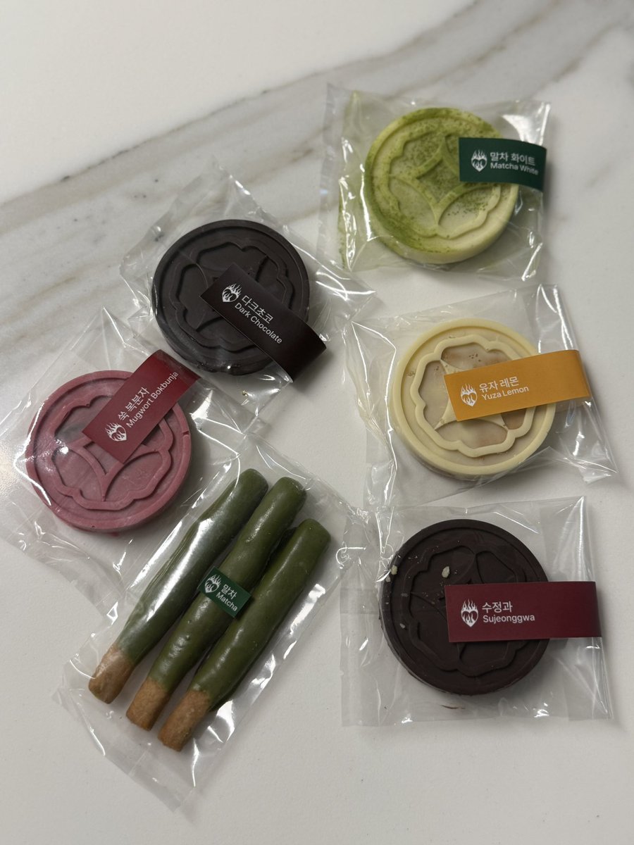 네가 약과야?
어떻게 네가 약과야.
뭔가 건강한(구운거라) 약과맛 쿠키같은 느낌.
달달한 것들로 힘❤️‍🔥

…잘 안나(반전)🙂‍↔️