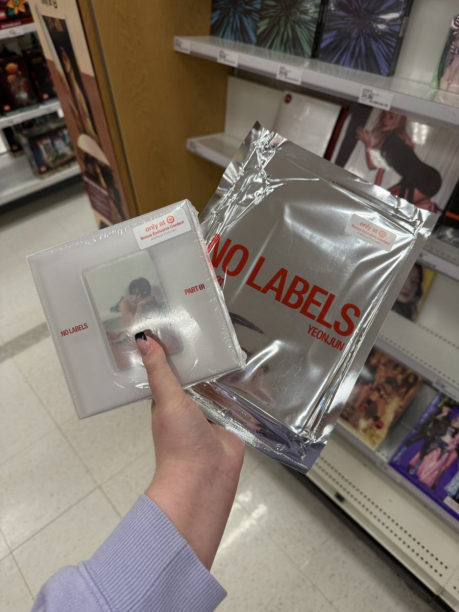 jinsjoonie's tweet photo. finally found no labels !!!!! thanks to a kind target worker who got them from the back for me !!! :D #BuyNoLabels https://t.co/xXSGfLQPvi