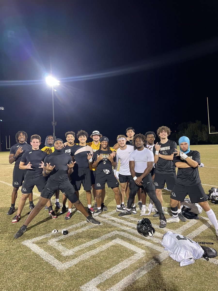 CoachYoung_7's tweet image. One last practice today and one last game with these boys on Saturday!! Love these DBs to death and they&apos;ve made it a helluva 1st year back home at SU #STAC #GoPirates @SUPiratesFB