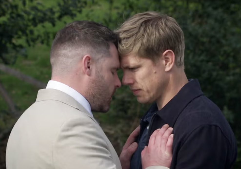 broodingdingle's tweet image. i’m crying faith told him to get aaron back and that’s exactly what robert did as soon as he got out of prison 
#robron #emmerdale