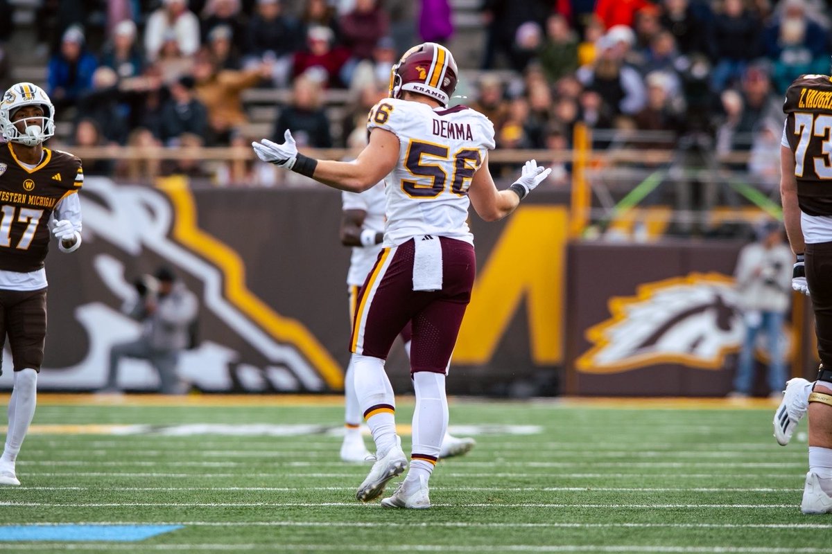 AGTG‼️

Blessed to receive my 17th D1 offer from <a href="/CMU_Football/">Central Michigan Football</a> 

<a href="/CoachAaronTerry/">Aaron Terry</a> <a href="/CoachTesfa/">Tesfa Smith</a>
