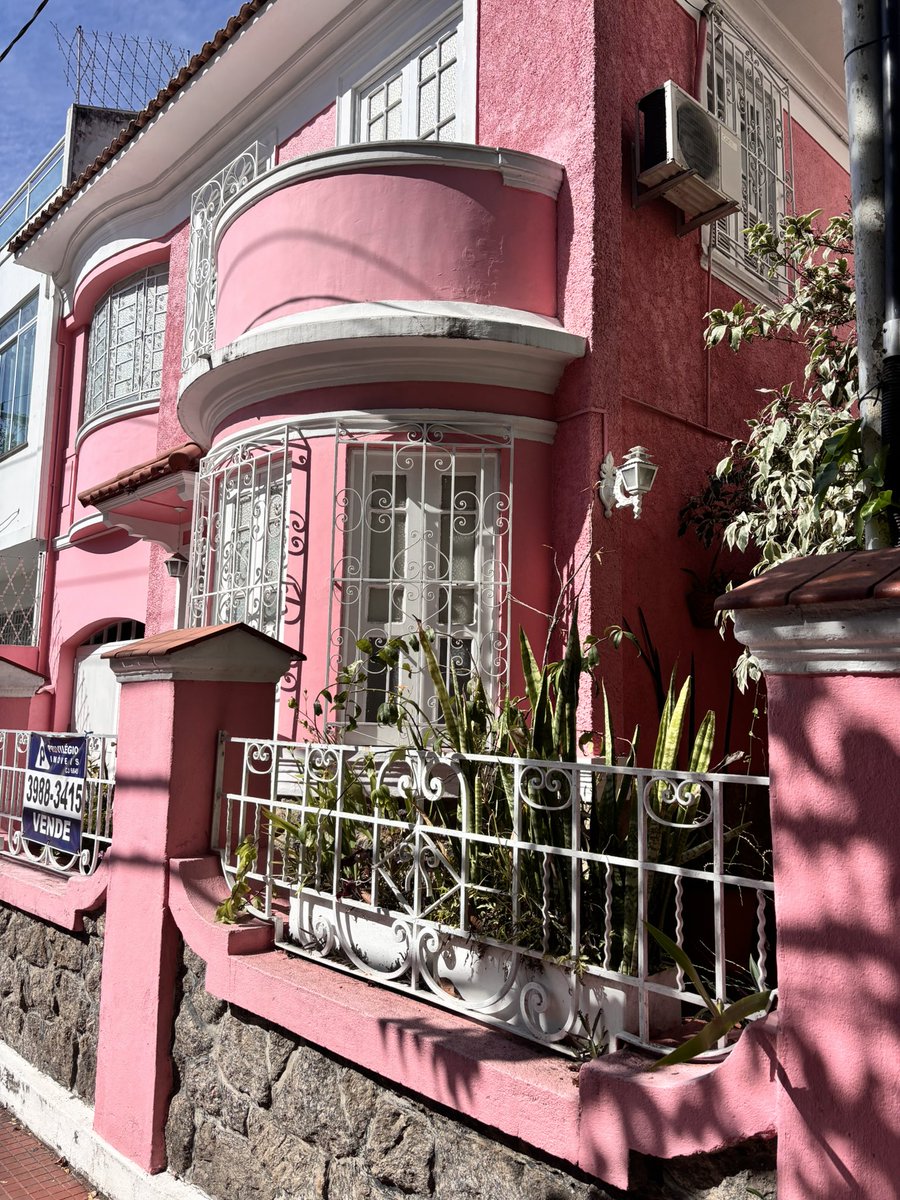 crochetelola's tweet image. vi essa casa hoje e nao estar tweetando de dentro dela me matou um pouco