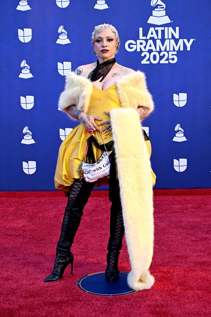 Nuestra Femme Fatale <a href="/monlaferte/">Mon Laferte</a> en la alfombra de los #latingrammy 2025 en su 26a entrega 
Tan bella y tan Femme Fatale
Deseándole a Mon y a todo el equipo mucho éxito por su nominación a "Mejor canción del año" con Otra noche de llorar 

Créditos 📸: Mindy Small | Getty Images