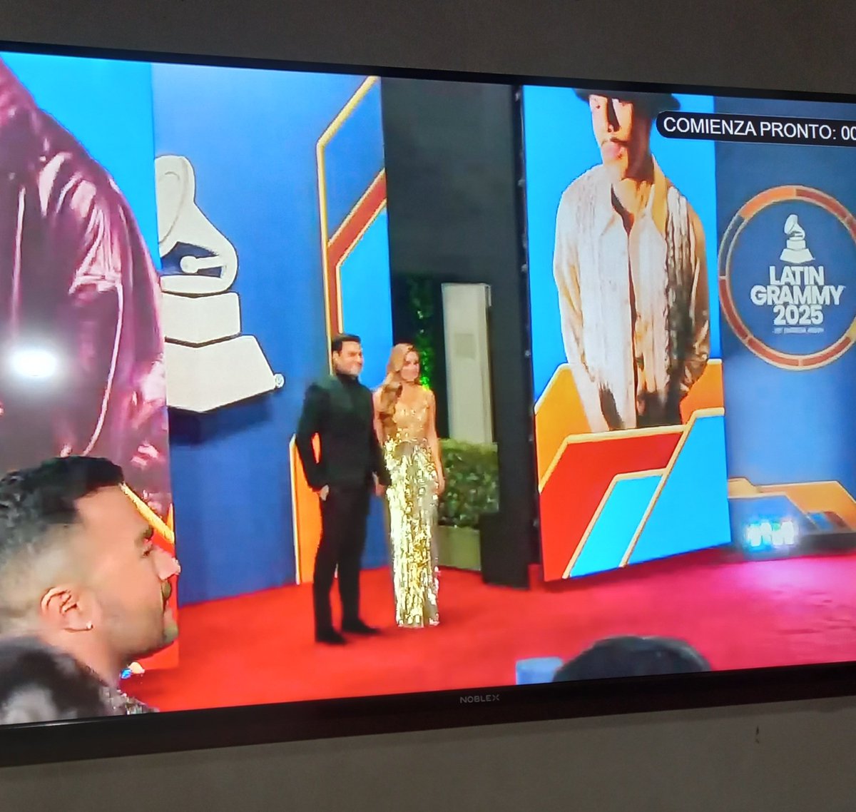 Guadalupegal_83's tweet photo. *CARLOS RIVERA EN LOS LATIN GRAMMY* 🥰🥰
#CarlosRiveraEnLosLatinGRAMMY
#LatinGrammy2025 😍
#LatinGRAMMY
#carlosrivera #cluboficialsolotu 💙 #clubsolotu #riveristassolotu
#sedeentrerios 💙💙 https://t.co/otqsQ6CcL5