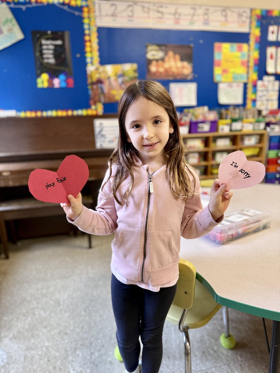 ccsdschools's tweet image. It’s #WorldKindnessDay and #ClarkstownCSD students took time to reflect on what it means to be kind.