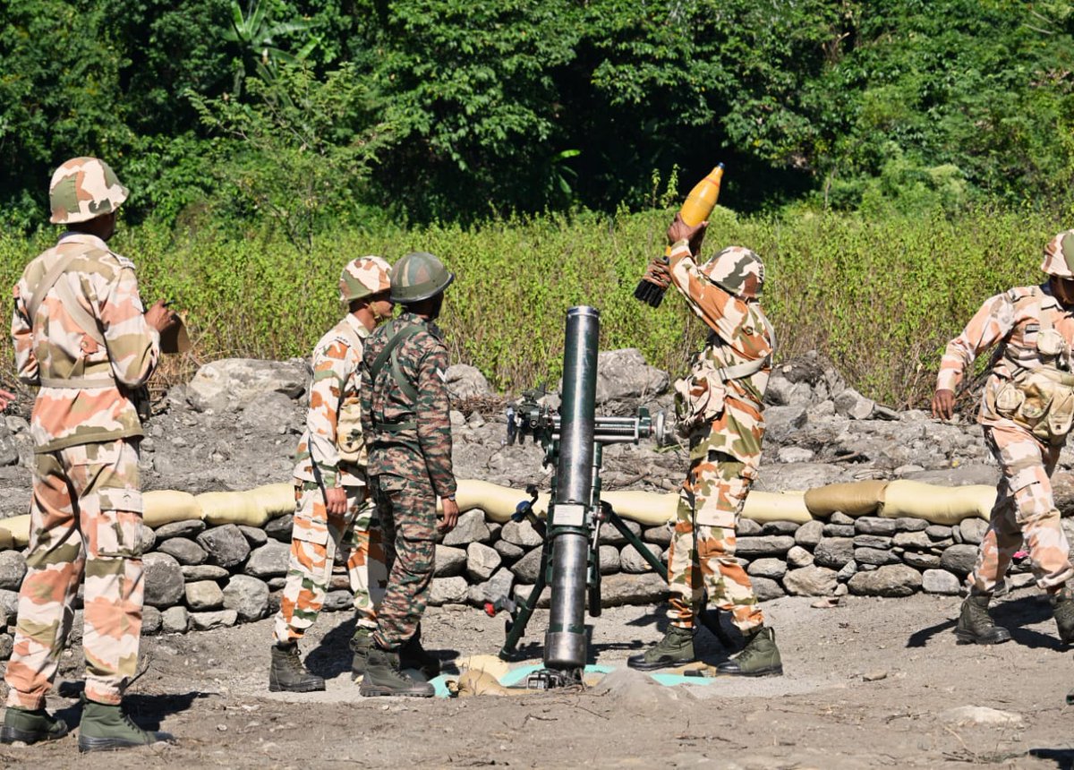 Spearcorps's tweet image. 𝗘𝘅𝗲𝗿𝗰𝗶𝘀𝗲 𝗣𝗼𝗼𝗿𝘃𝗶 𝗣𝗿𝗮𝗰𝗵𝗮𝗻𝗱 𝗣𝗿𝗮𝗵𝗮𝗿

A Synchronized display of precision &amp;amp; power by #SpearCorps under #EasternComd with Integrated employment of firepower by the #IndianArmy &amp;amp; #IndianAirForce. Long-Range Vectors, Precision Artillery, Loiter Munitions &amp;amp;…