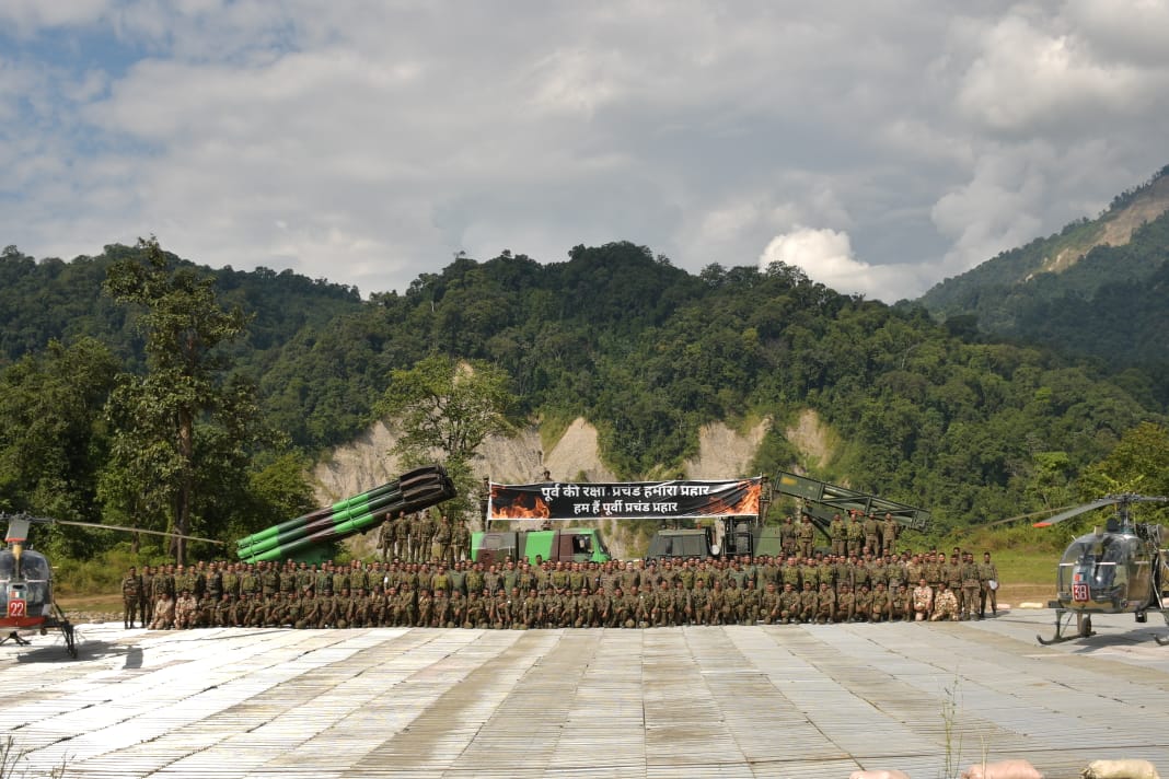 Spearcorps's tweet image. 𝗘𝘅𝗲𝗿𝗰𝗶𝘀𝗲 𝗣𝗼𝗼𝗿𝘃𝗶 𝗣𝗿𝗮𝗰𝗵𝗮𝗻𝗱 𝗣𝗿𝗮𝗵𝗮𝗿

A Synchronized display of precision &amp;amp; power by #SpearCorps under #EasternComd with Integrated employment of firepower by the #IndianArmy &amp;amp; #IndianAirForce. Long-Range Vectors, Precision Artillery, Loiter Munitions &amp;amp;…