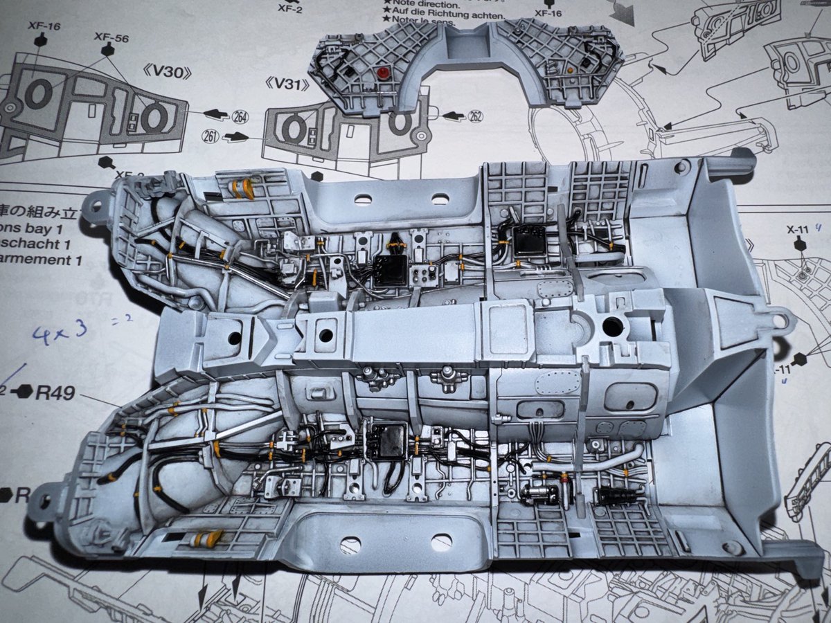 kogaga11's tweet image. とんでもねぇディテールです。
機体下部兵装庫内のパーツなので、あまり見えないとこなんですが、説明書の指示通り塗装しています。
年内には完成させたいです。

#タミヤ
#F35B