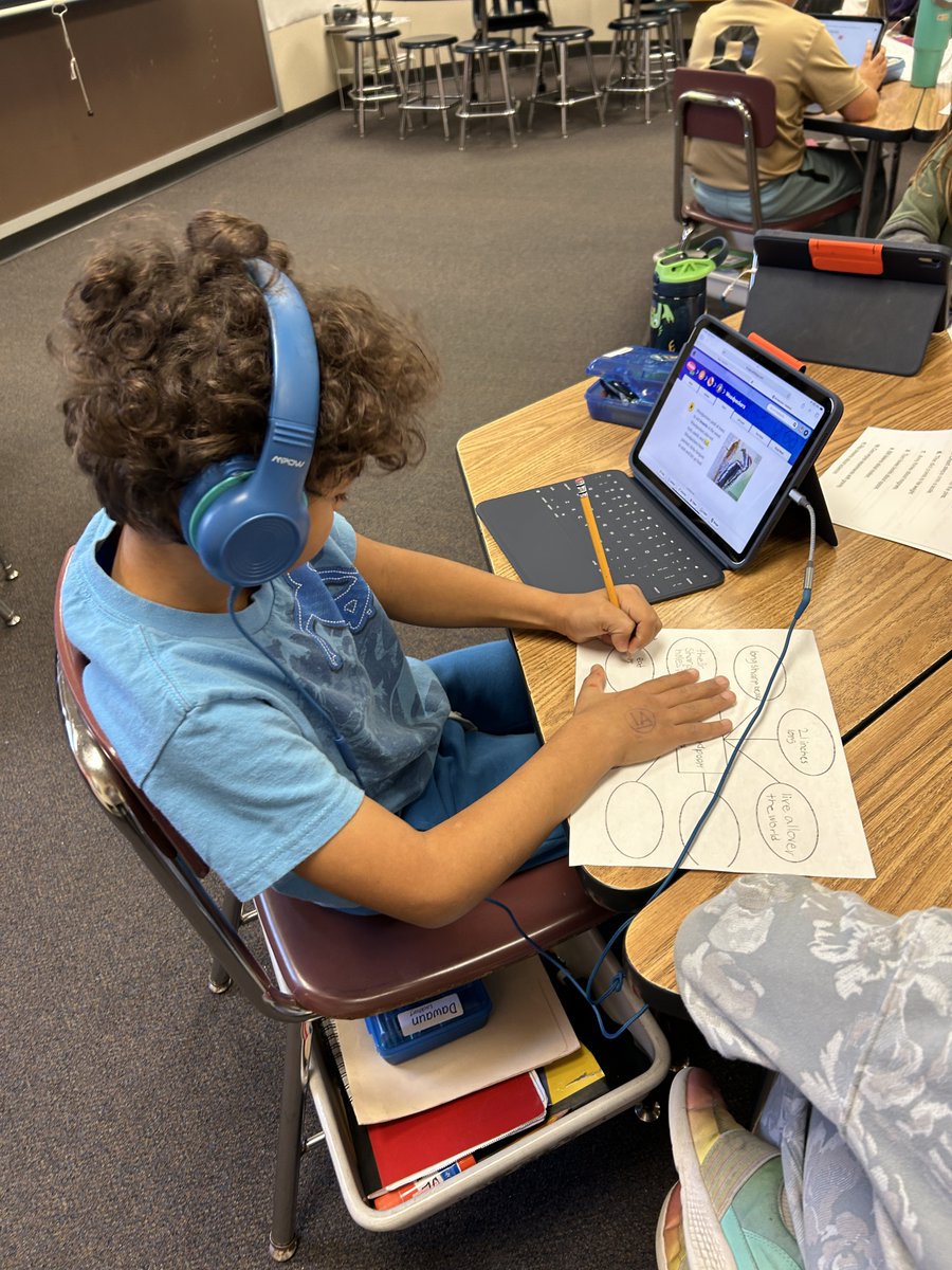 BertagniLisa's tweet image. Genius Hour (controlled inquiry) is in full swing!  Students chose a type of bird, completed research using Pebble Go, and are getting ready to create a Google Slides presentation. @MPSAldrich #IBPYP #Proud2bMPS