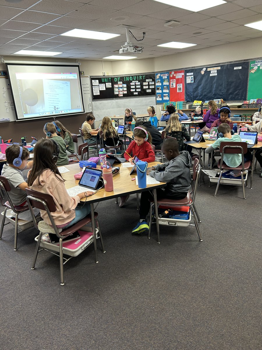 BertagniLisa's tweet image. Genius Hour (controlled inquiry) is in full swing!  Students chose a type of bird, completed research using Pebble Go, and are getting ready to create a Google Slides presentation. @MPSAldrich #IBPYP #Proud2bMPS
