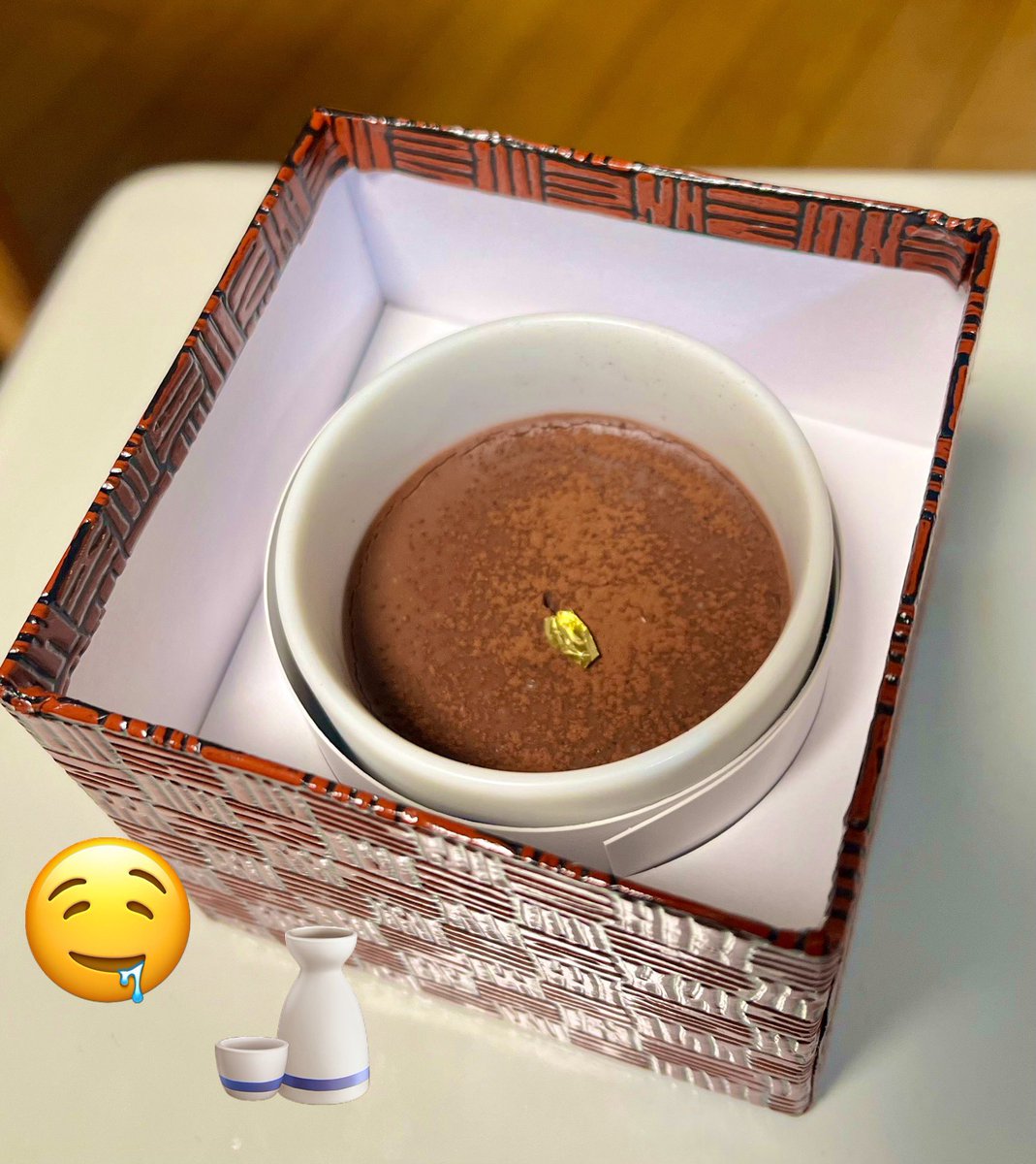 FSengineering_0's tweet image. 良い仕事は美味しい食事から🍽️
『推しメシ』のコーナー🙌

今日は🍫生チョコ🍫なんですが、
なんとこれ、新潟の銘酒🍶が
練り込まれているんです!!

チョコの甘みのあとに、
日本酒の香りがフワっーと🤗

美味しかったです♪

#企業公式
#企業公式相互フォロー 
#推しメシ