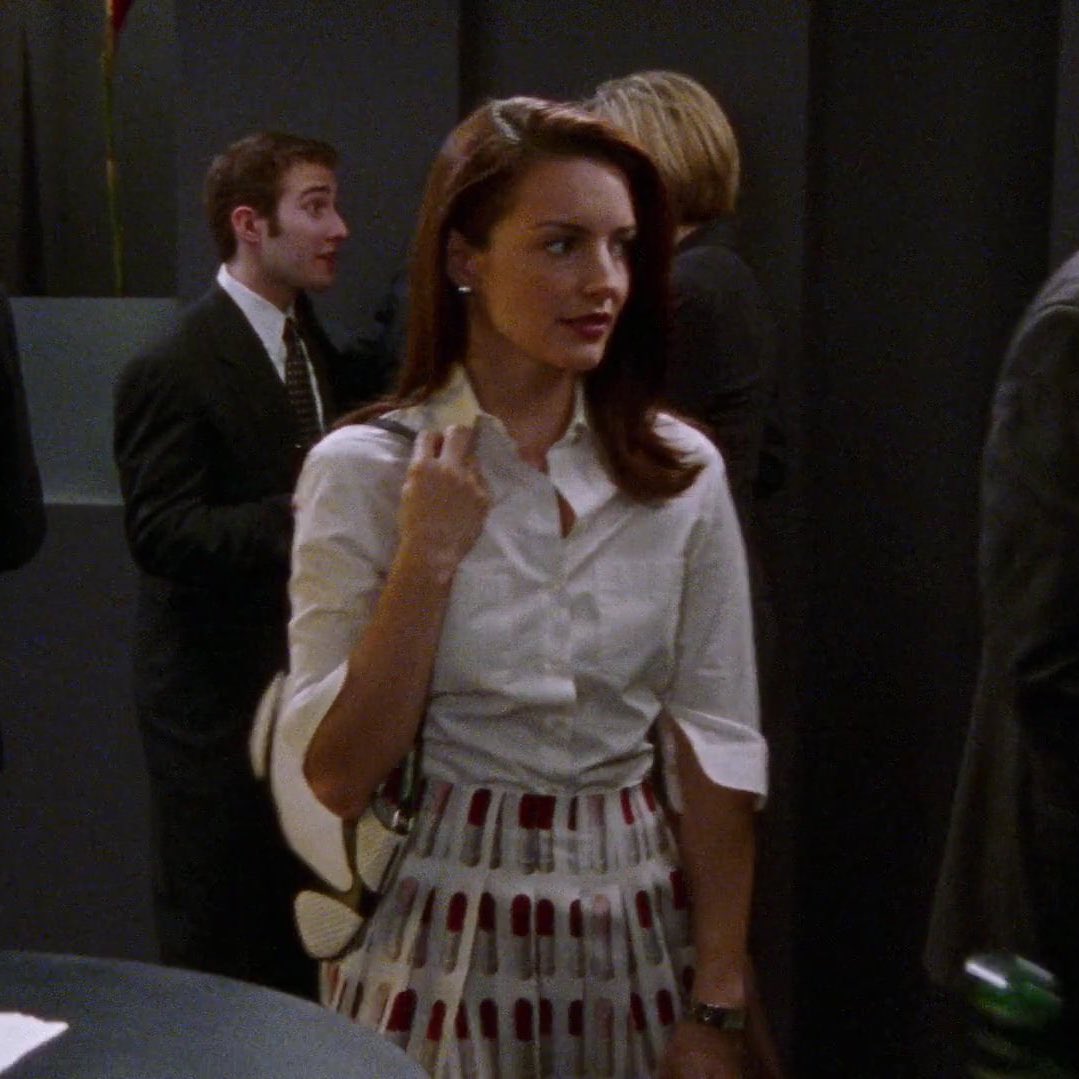 sororitevintage's tweet photo. Charlotte York wearing the iconic Prada S/S 2000 lipstick skirt while meeting her future first husband, Trey Macdougal 💄 https://t.co/w7fnF683Ho