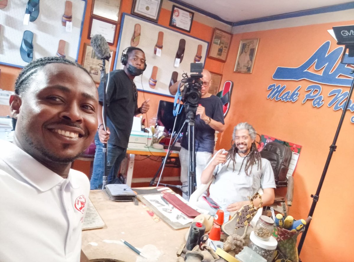 Kisa k ap kwit nan kizin nan la a...? 😊🎬...
Nou te kontan resevwa ekip <a href="/muskagroup/">Muska Group</a> la nan ti mond pa nou an 😎
Bèl moman pataj, enèji pozitif ak enspirasyon. 

Mèsi Gilbert Mirambeau Jr., Richard Senecal, ak tout ekip la pou bèl vizit la.
👀 Rete branche…