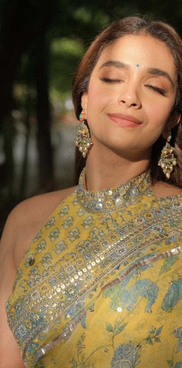 anjanasammu's tweet image. Rise up, start fresh, see the bright opportunity in each new day 💚😍🫰🏻

Beautiful morning 💚 #KeerthySuresh