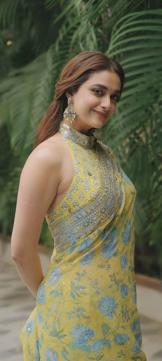 anjanasammu's tweet image. Rise up, start fresh, see the bright opportunity in each new day 💚😍🫰🏻

Beautiful morning 💚 #KeerthySuresh