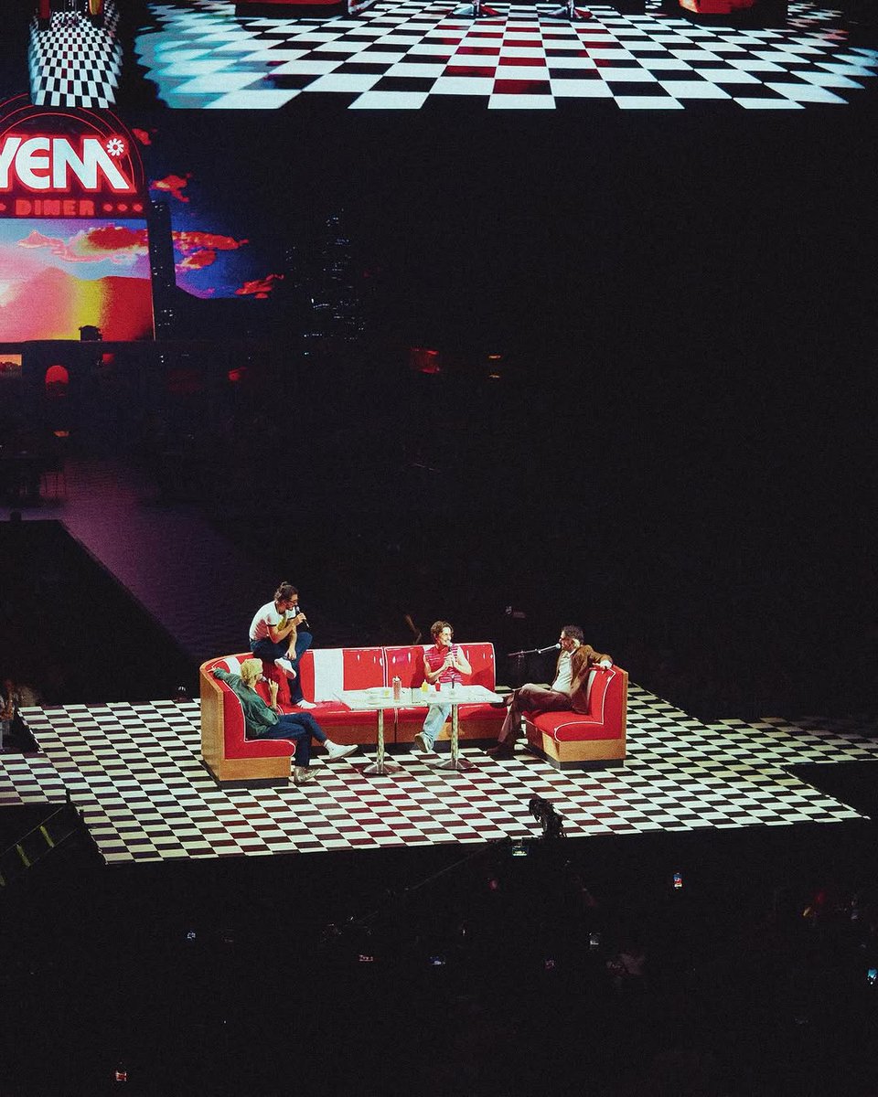 bwsotb's tweet photo. si la gira va a ser en arenas será que vuelve el yem diner ? 🥹 https://t.co/a7H77reK8M