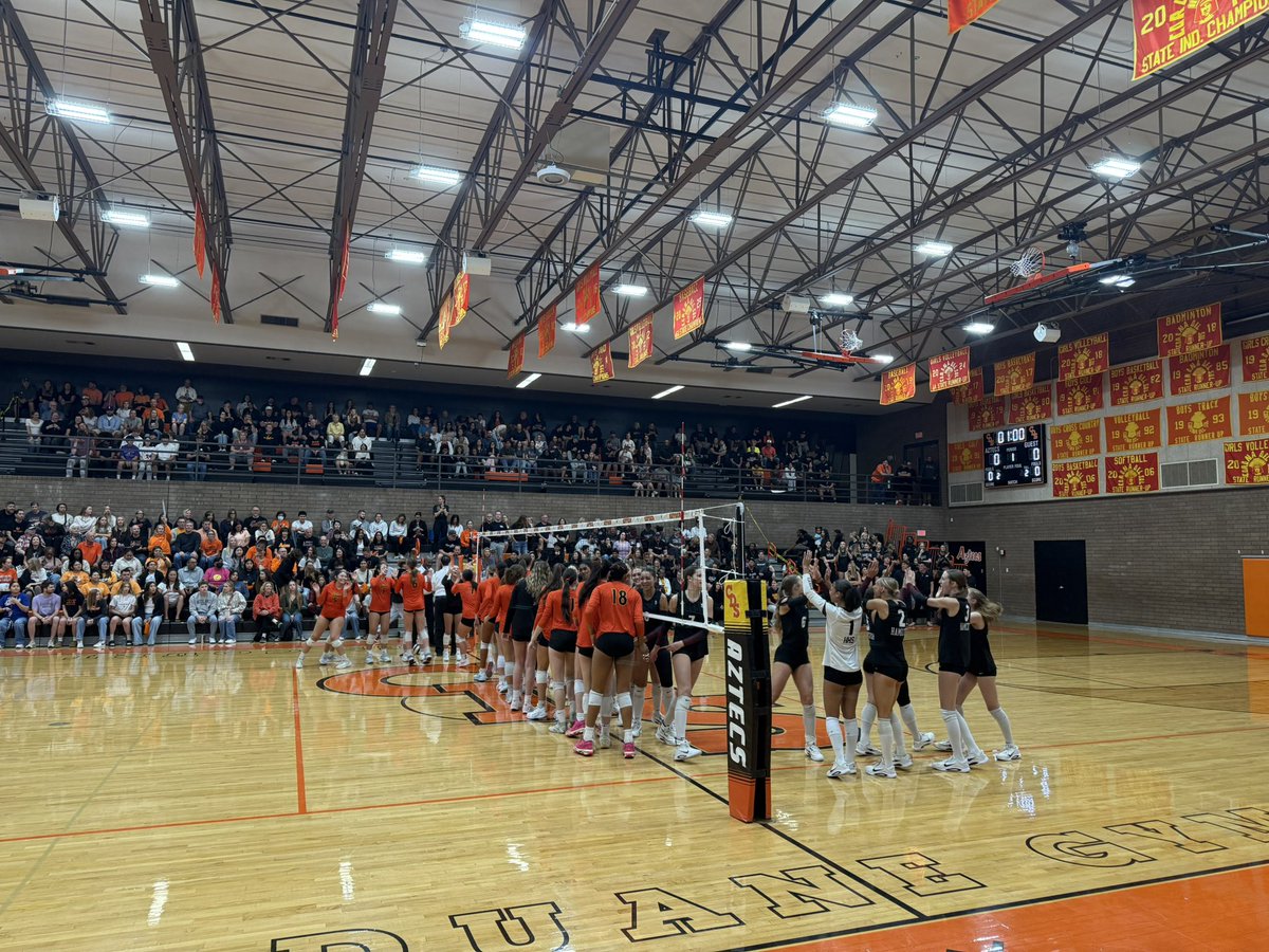 Andrew_Lwowski's tweet image. Full house where No.2 @CoronaDelSolVB hosts No.3 @huskiesvb18 for a trip to the 2025 6A State Championship. 

This is the second straight year these teams have met in the semifinals, with the Aztecs advancing last year. #AZNEWSMEDIA