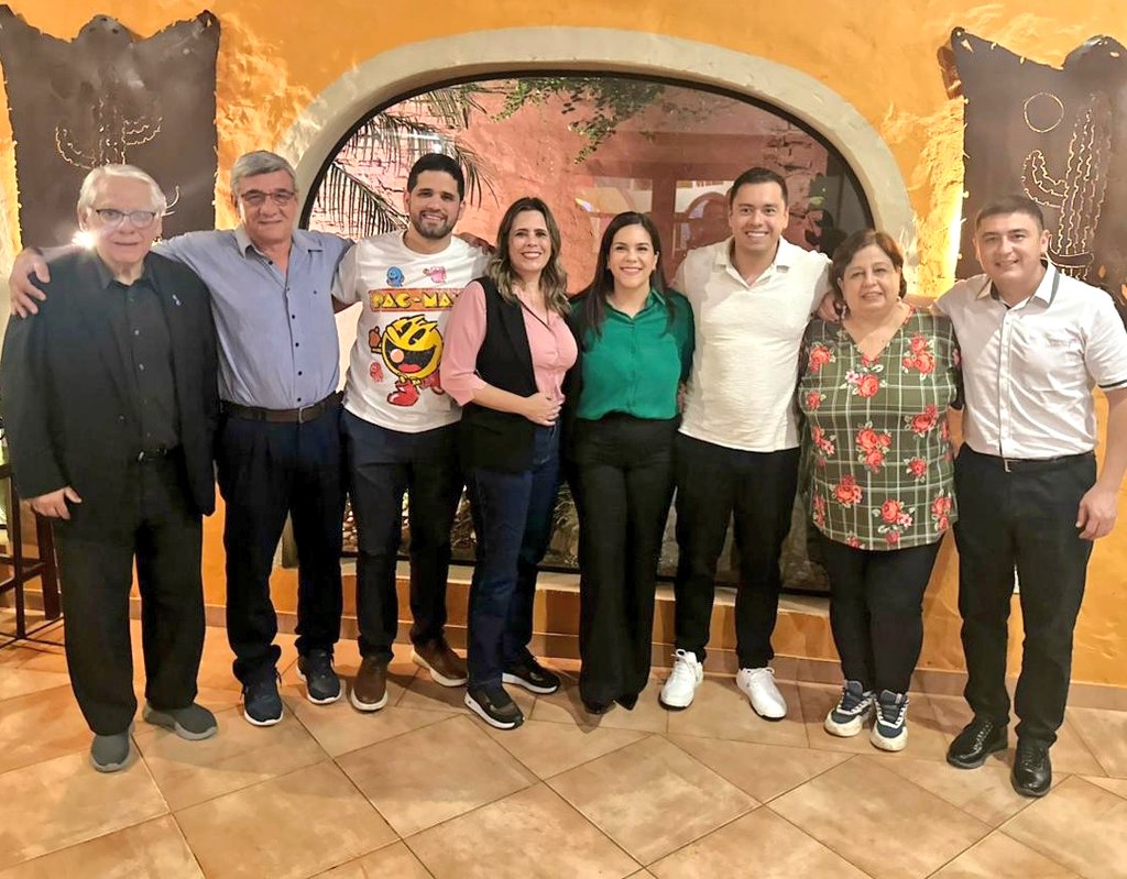 esperanza_py's tweet image. Disculpen las molestias. ¡Estamos construyendo! 👷🏻‍♀️🚧🏗️