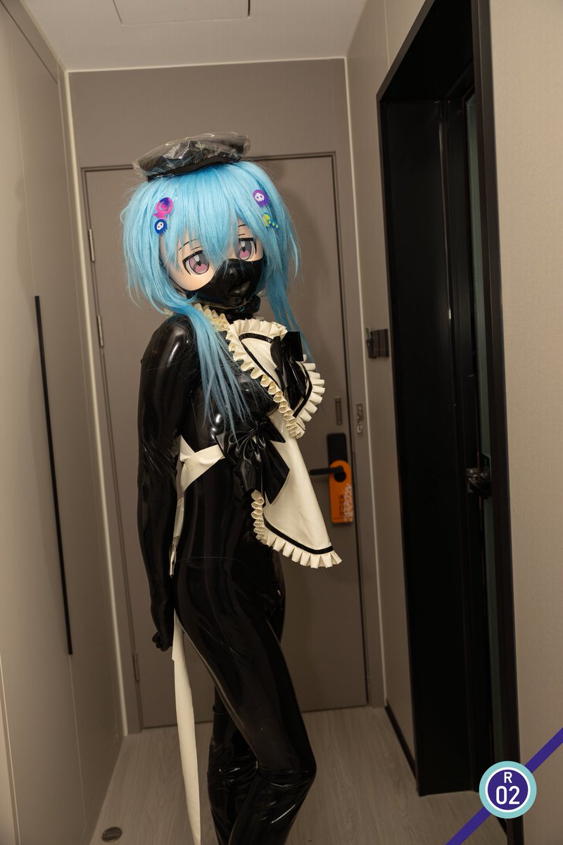 “博士，小女仆水月为您服务～”
“您是想先吃饭呢，洗澡呢，还是～”

📷<a href="/lagranchy/">Lagranchy透明</a> 

#kigurumi #着ぐるみ #latex