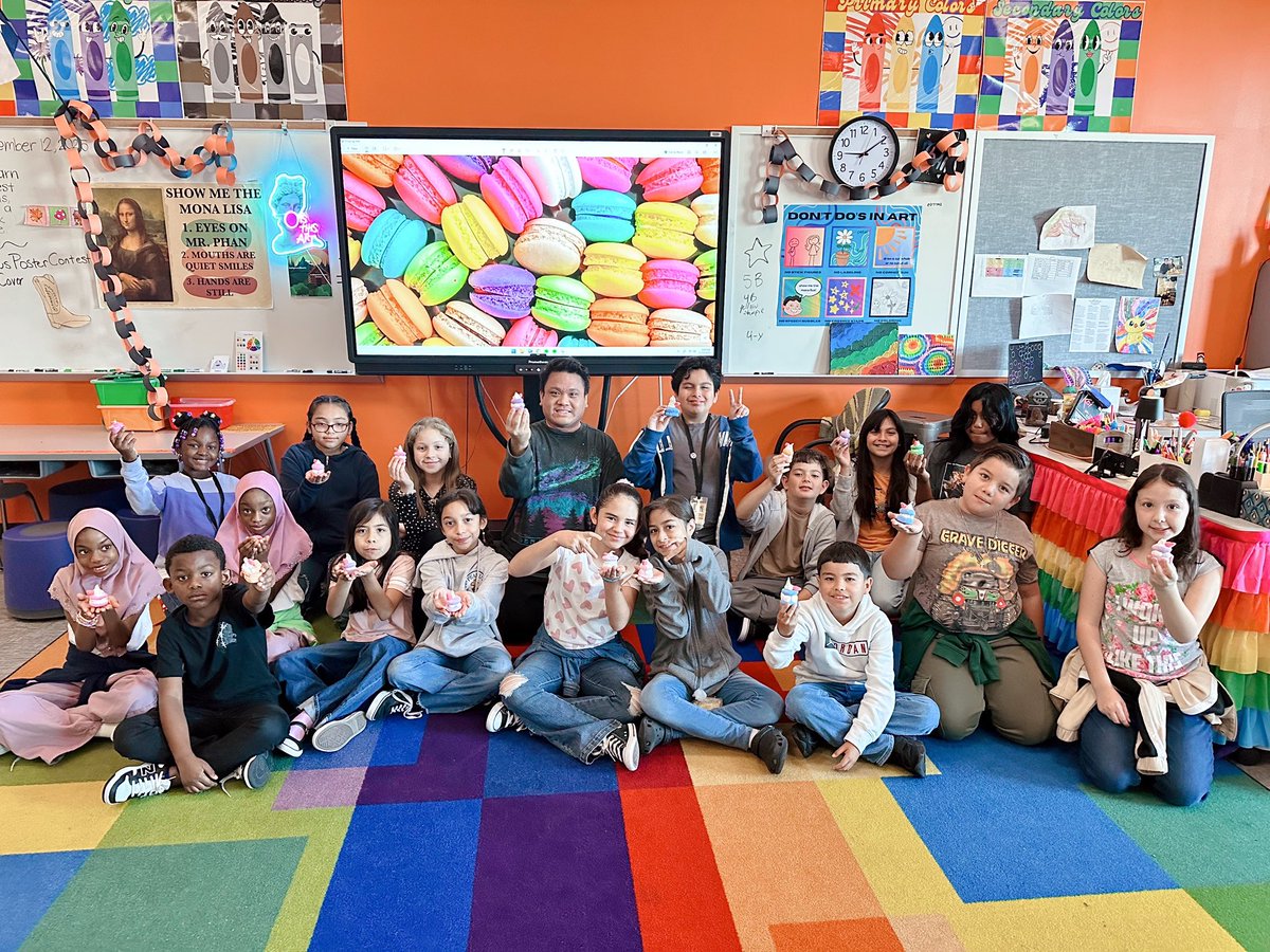 JustinPhanCFISD's tweet image. Today our Advanced Art Club Broncos 🌟 made air dry foam clay macarons! Don’t they look good enough to eat! So much fun making these and using our sculpting skills! 🎨🎂#CFISD #ElementaryArt