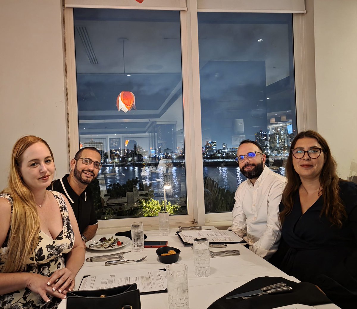 mariodelegate's tweet image. Aquí compartiendo con mi esposa Shannon, con Ángela y con mi pana Marcelo. Los dos cumplimos años hoy.