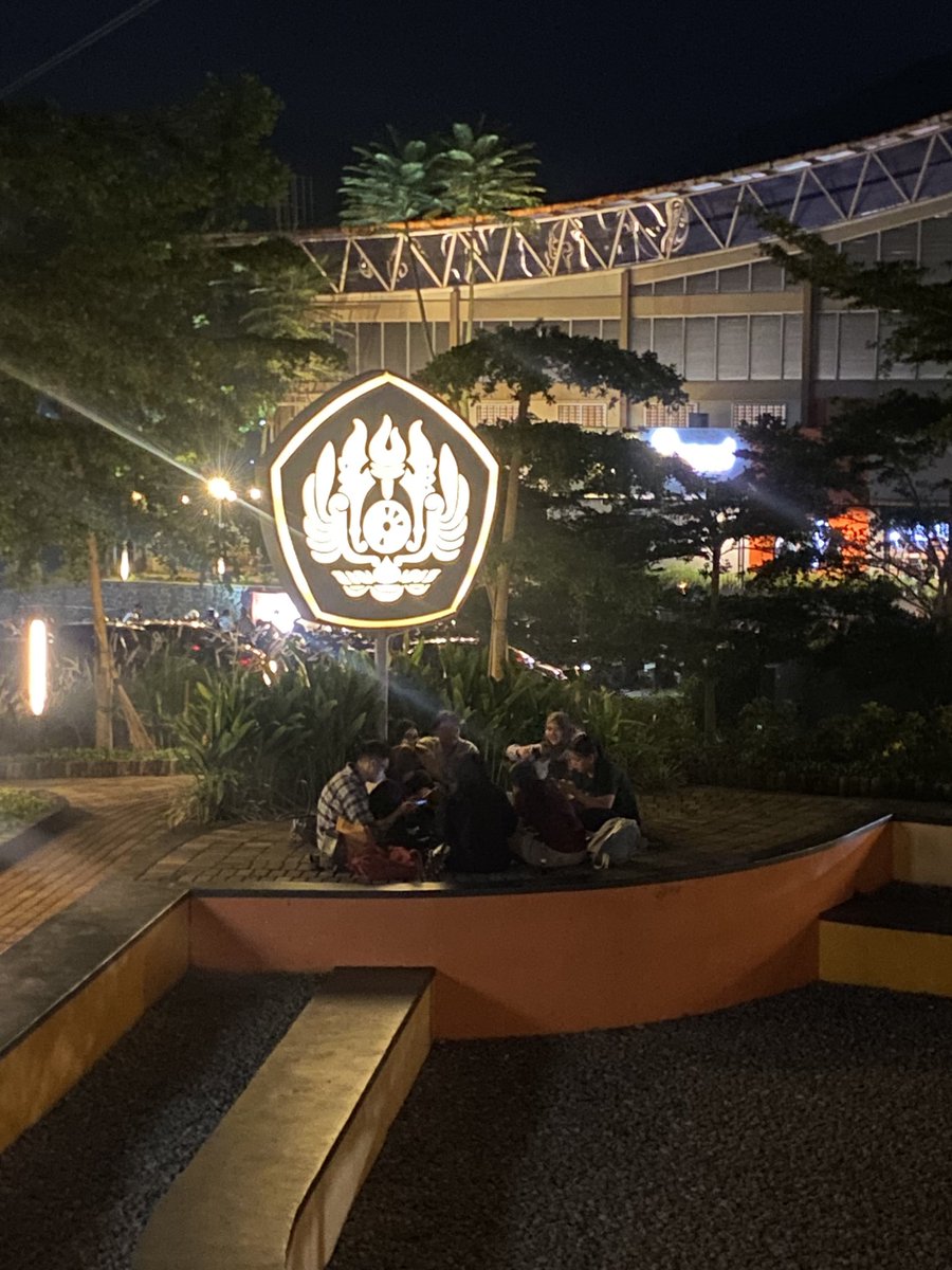 shasphere's tweet image. ritual??? @ kel 5