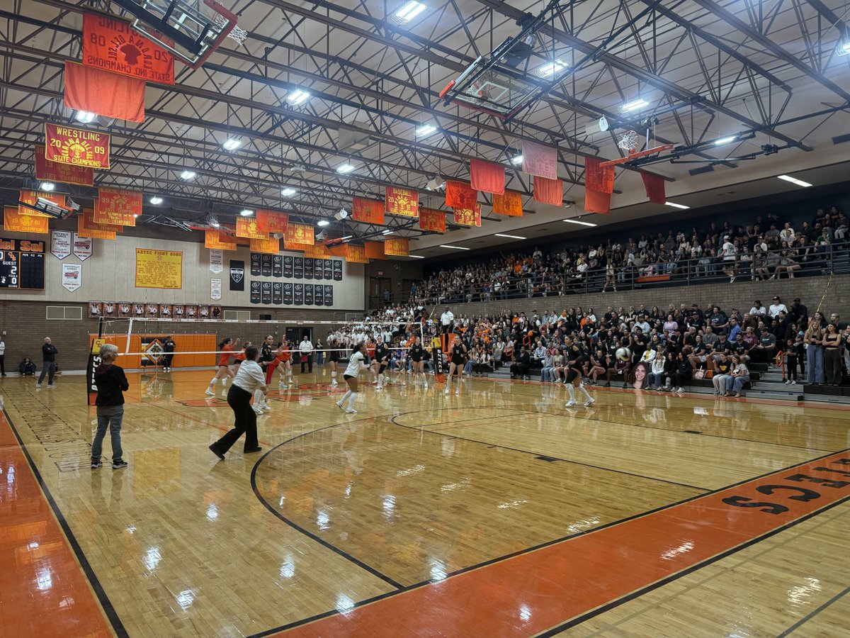 AaronFrana's tweet image. ⁦@CoronaDelSolVB⁩ hosting Hamilton in the 2025 AIA Girls Volleyball 6A State Championship Semifinals! #Aztecs